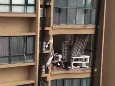 警方通报“老人台风天关窗坠亡”：住户自行改造阳台