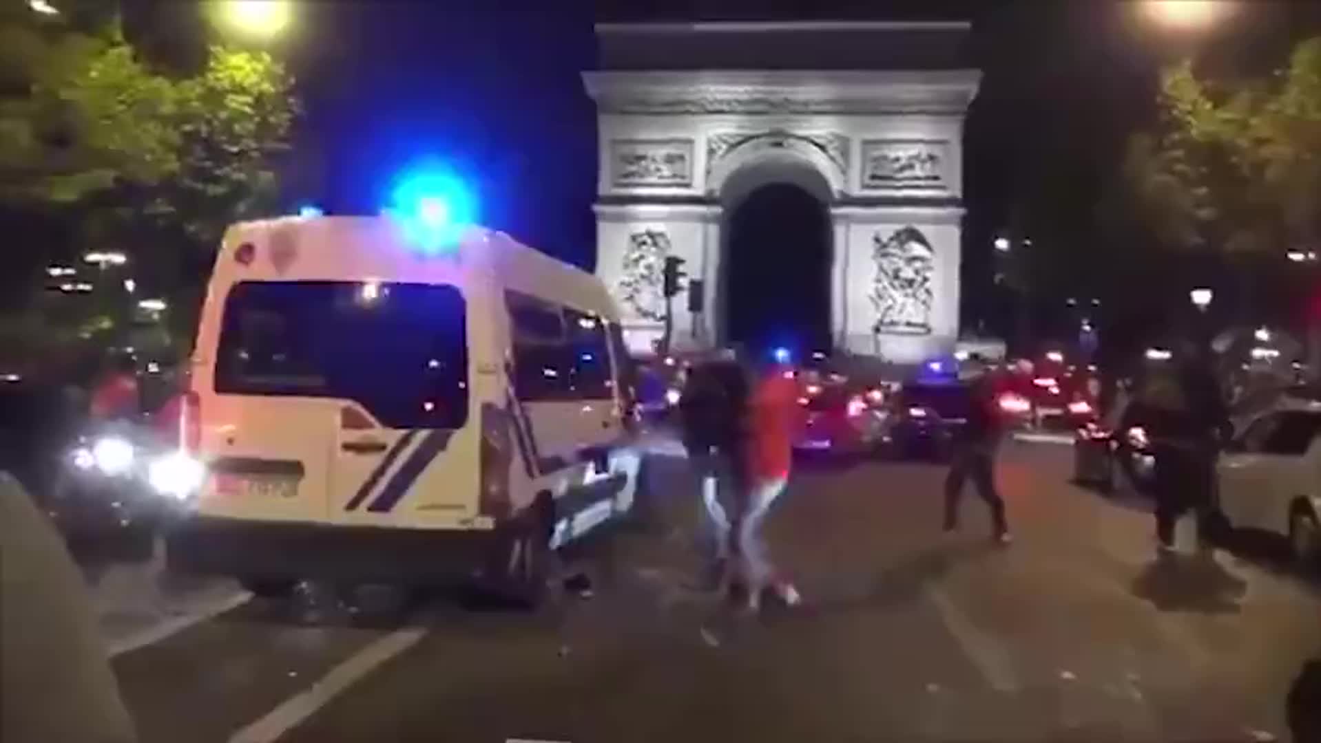 无缘欧冠奖杯巴黎爆发大规模骚乱
