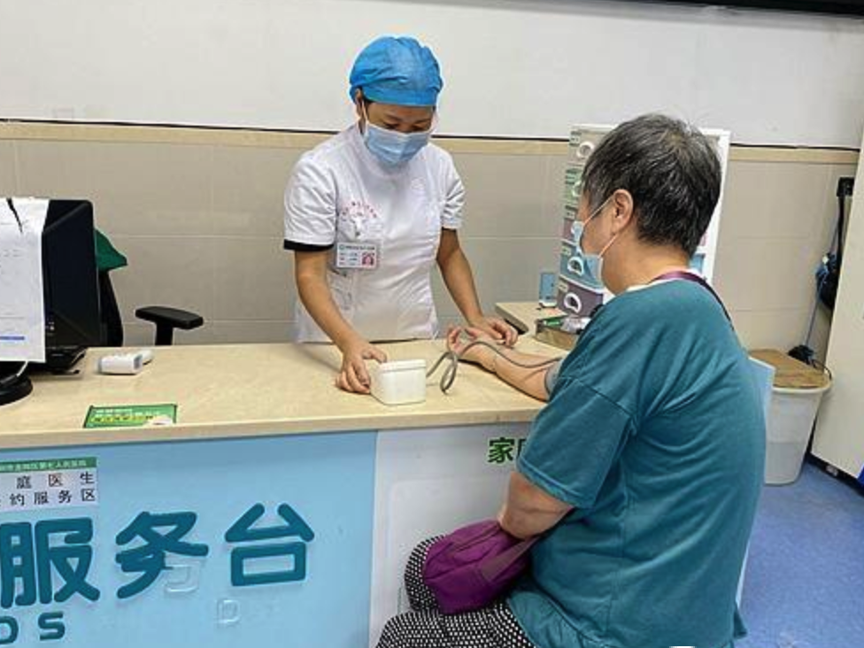 @龙岗老年朋友，三大健康福利请查收！  