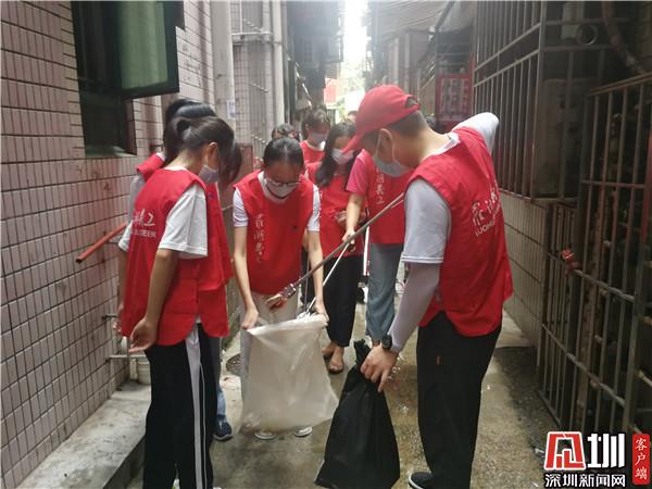 抓住暑假的尾巴 罗湖这群学生纷纷加入了创文行动