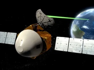 天问一号探测器“奔火”满月：距地球927万公里，飞行正常