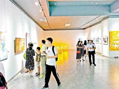 百余件艺术作品传递正能量  In Touch触公益艺术展在旭生美术馆开幕