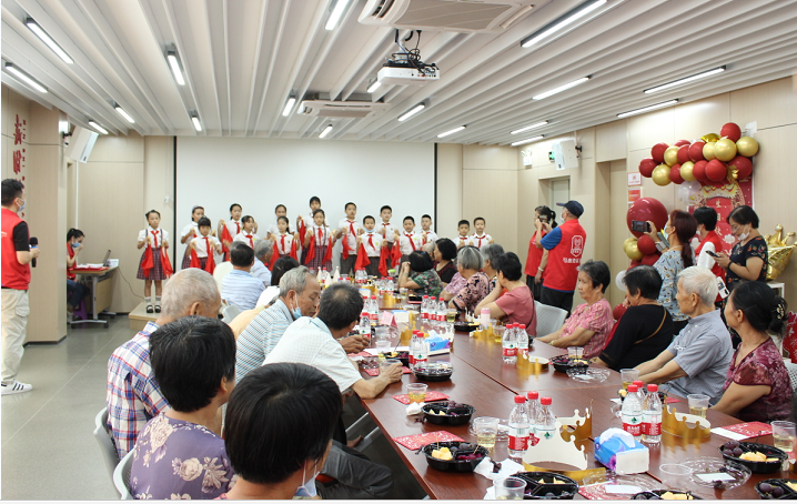 马峦街道开展长者生日会系列活动           