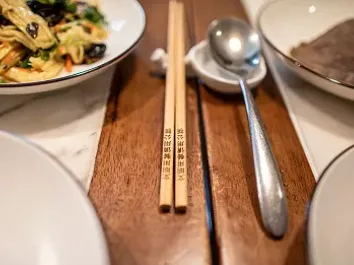 文明创建进行时 | 公筷公勺、拒绝野味、光盘行动，文明餐桌成深圳市民新时尚