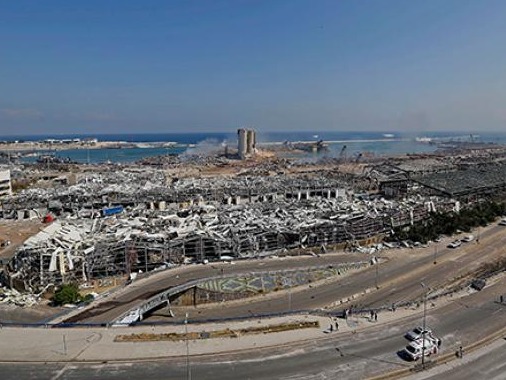 马克龙抵达贝鲁特，呼吁黎巴嫩政治精英“紧急改革”