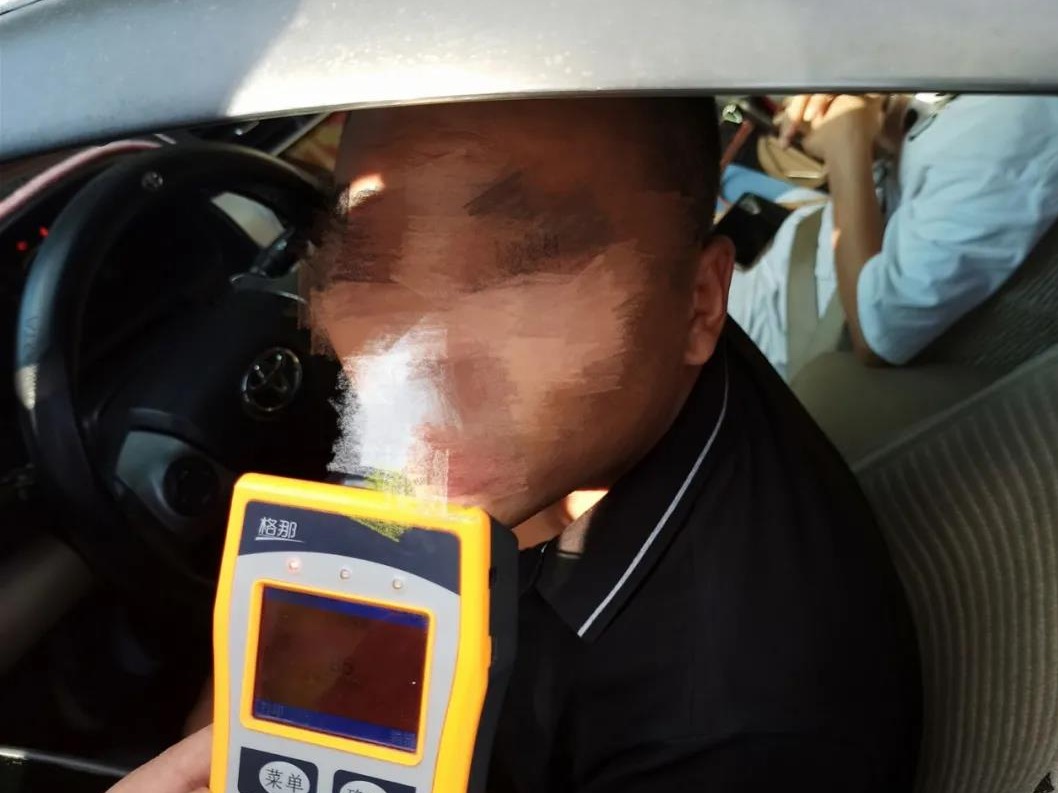 能信吗？醉酒司机载着四名学员去考科目四！全城严查进行中……