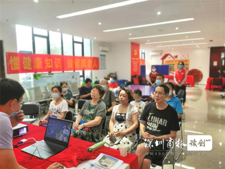 “智在指尖”，海滨社区教社区长者“玩转”智能手机  