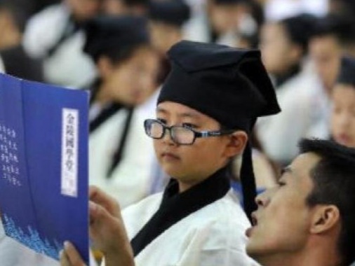教育部：上半年中小学生近视率增长11.7%，小学增加最快