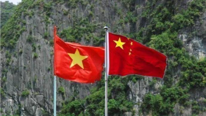 习近平就原越共中央总书记黎可漂逝世向越共中央总书记、国家主席阮富仲致唁电