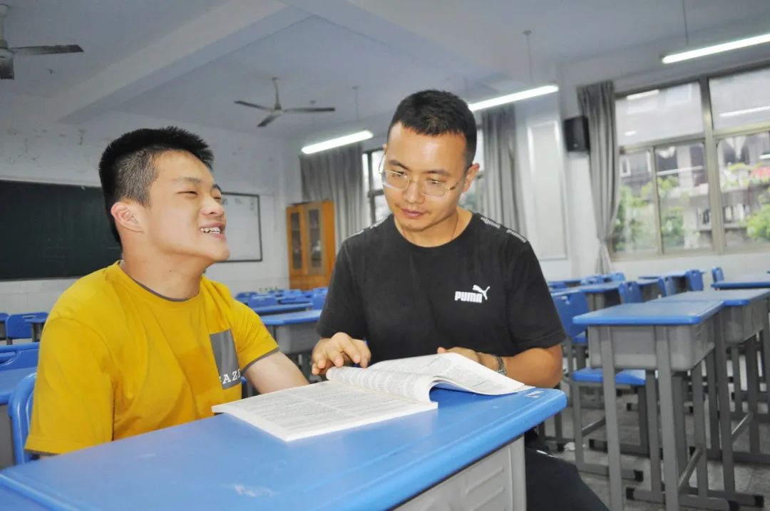 “脑瘫少年”姚俊鹏被中国药科大学录取