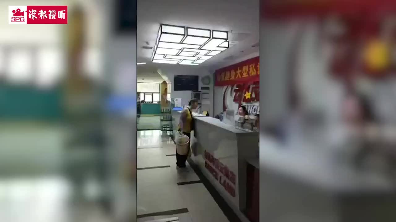 不愧是健身房的阿姨 网友：一看就是练过的