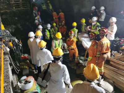 47小时！王岗山隧道4名被困人员成功获救