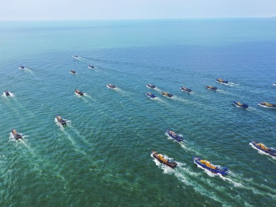 海丝明珠广东惠来千帆竞发喜迎开渔，乘风破浪场面壮观