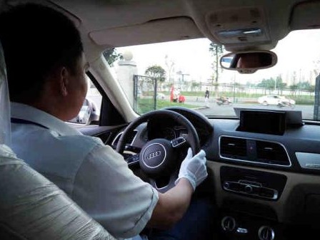 请了代驾遭遇车祸，造成损失谁赔偿？龙岗法院这样判……  