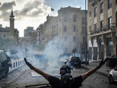 黎巴嫩连续两天举行抗议活动：已致百余人受伤，议会附近起火