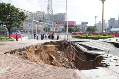 东莞大朗路面塌陷，官方通报称无衍生问题发生