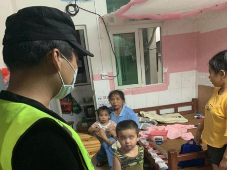 黎光社区巡查员帮助居民找到走失小孩