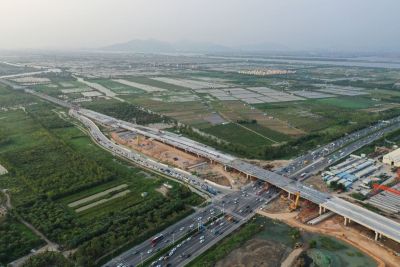 鹤港高速珠海大道跨线桥合龙 一标段全线贯通