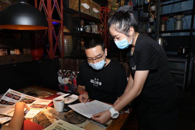 深圳餐厅积极响应文明用餐倡议，各出奇招只为食客吃得“刚刚好”