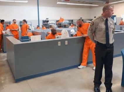 美国监狱疫情形势严峻 亚利桑那州一监狱517人确诊