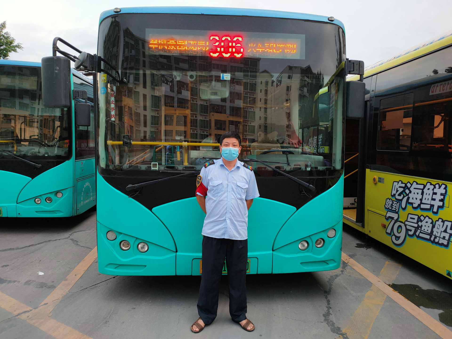 老人突然栽倒！ 深圳公交司机紧急处置保安全