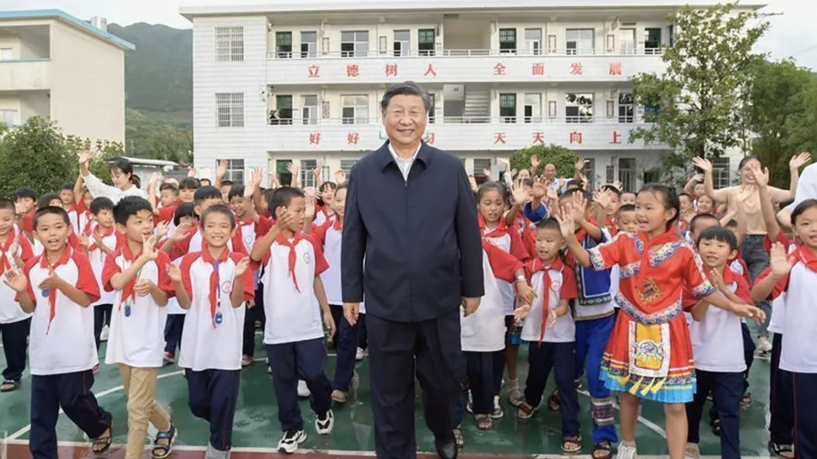 习近平：你们今天是小树苗，将来要长成参天大树