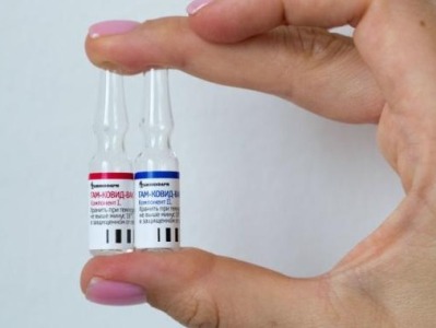 俄媒：俄罗斯计划10月中旬前注册第二款新冠疫苗 