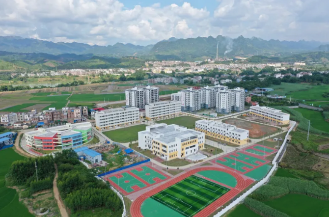 坪山消费扶贫中心、消费扶贫馆、扶贫超市陆续投用，找准脱贫攻坚战“金钥匙”