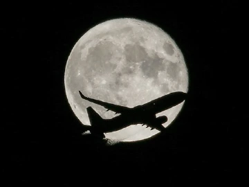 中秋夜逐月航班窍门多，选对航线还不够