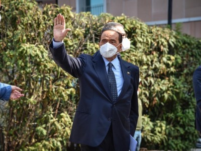 意大利前总理贝卢斯科尼新冠肺炎治愈出院 