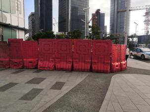 未经批准还敢占道施工？交警部门已对涉事公司进行处罚