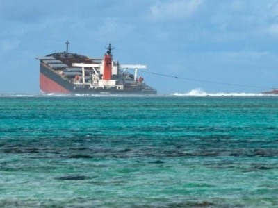 毛里求斯燃油泄漏清理船相撞，2名船员死亡2人失踪 