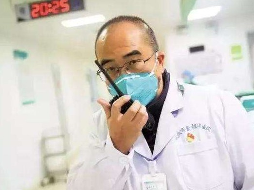 向“人民英雄”国家荣誉称号获得者张定宇致敬！