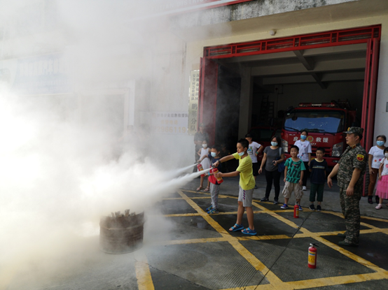 上林社区举办亲子消防体验活动