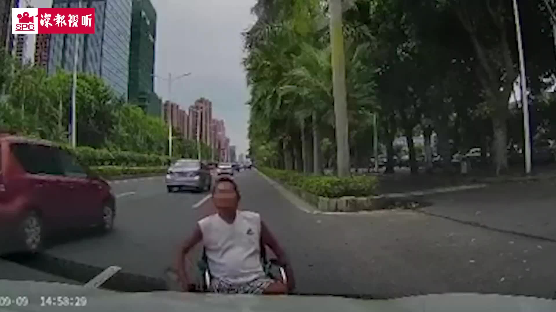 迷惑行为！网曝湛江一男子坐轮椅马路上碰瓷态度嚣张