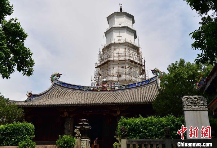 福州：千年白塔“更衣换柱”