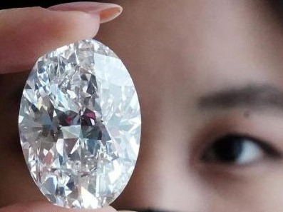 苏富比将拍卖“完美钻石” 重量超100克拉 