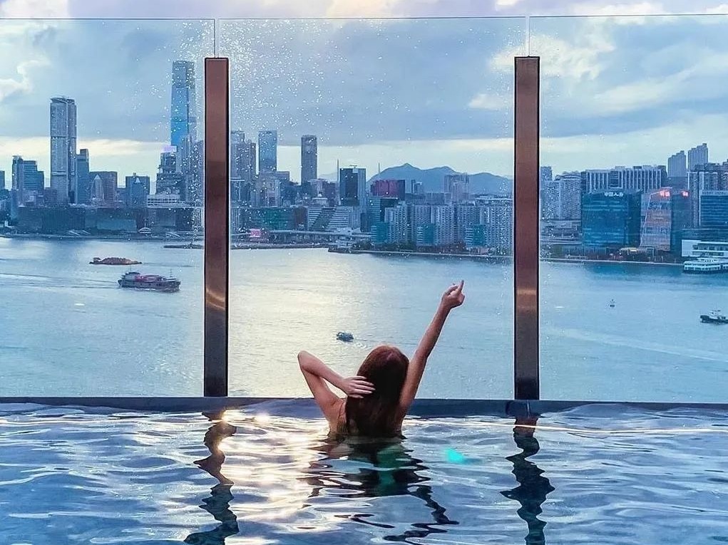 平均降价八成，访港旅客近乎零，深眠已久的香港酒店业能否绝处逢生？