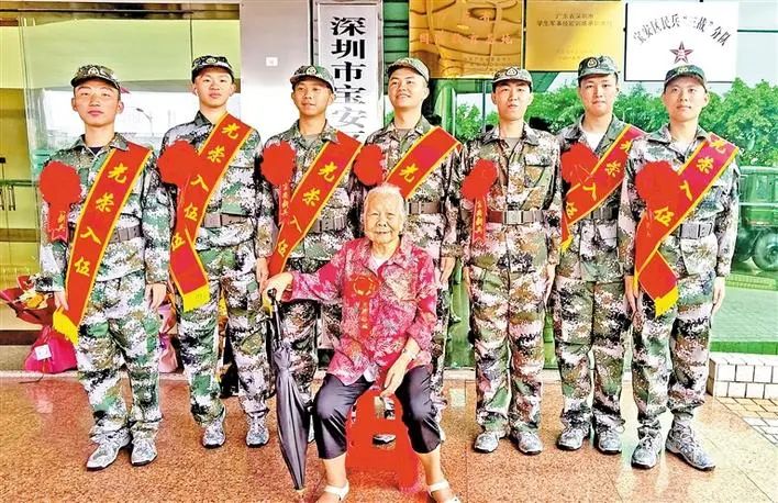 新兵踏征途 军歌嘹亮喜相送  