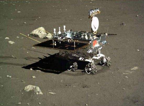 “玉兔”打开月球背面“隐秘角落”，帮助分析小行星撞击历史