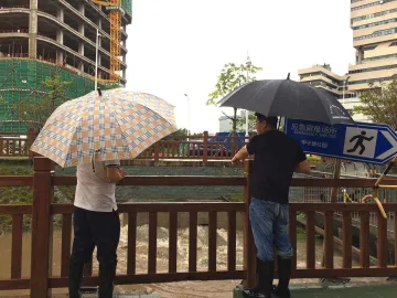 暴雨中坚守！凤凰街道全面防御强降雨