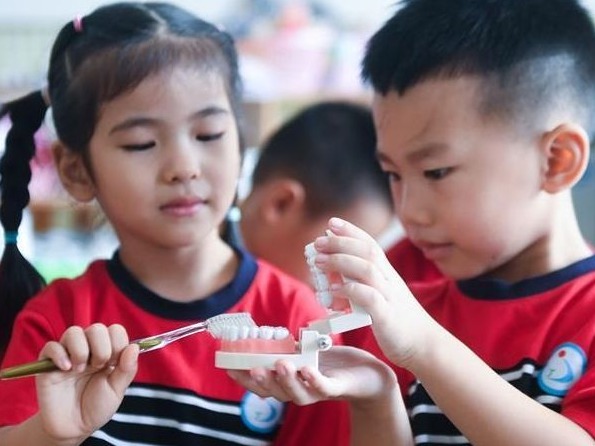 学龄儿童龋齿率高达75% ，想吃糖怕牙疼？也有办法