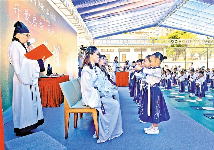 宝安中学（集团）外国语学校举办“人生第一礼——开蒙礼”活动