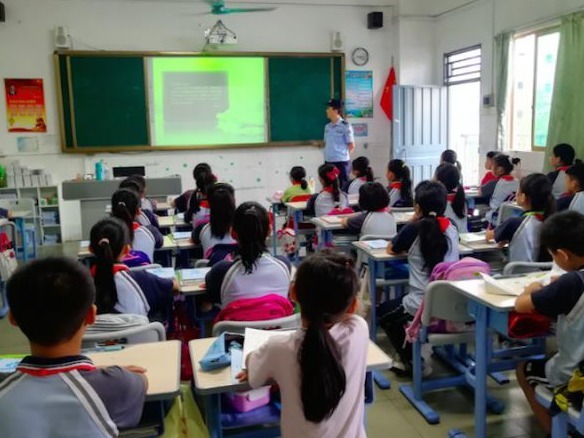 深圳铁路公安处组织开展形式多样的开学“第一课”活动