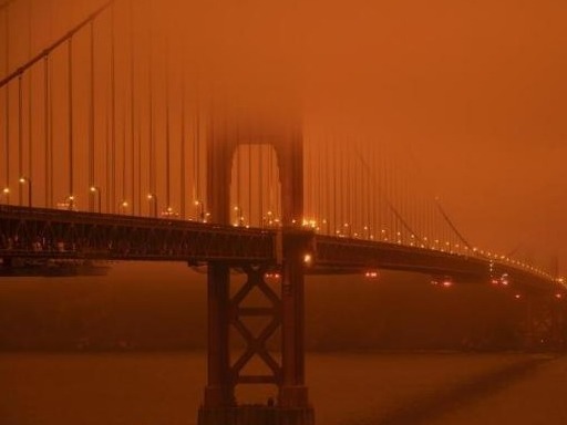 美国山火肆虐已致33人死 洛杉矶遇26年来最严重雾霾 
