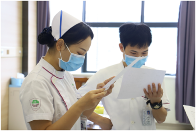 这几天，深圳大学总医院的33名“医学生”被老师套路了
