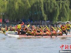 济南国际泉水节龙舟赛开赛