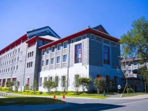 孙春兰向清华大学苏世民书院开学典礼视频致辞