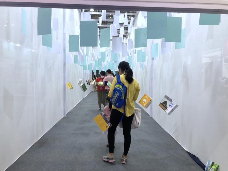 市民纷纷打卡体验！创“益”互动装置亮相本届慈展会