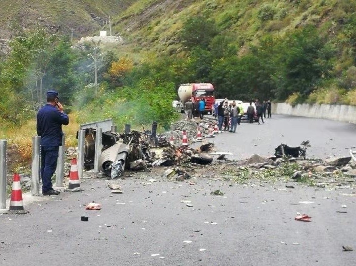 四川阿坝黑水县一直升机坠落，目击者：有驾乘人员受伤